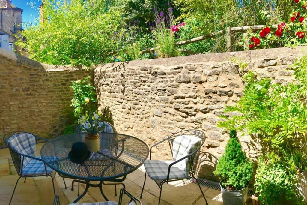 Oxfordshire Living - The Bowler Hat Cottage - Woodstock Eksteriør bilde