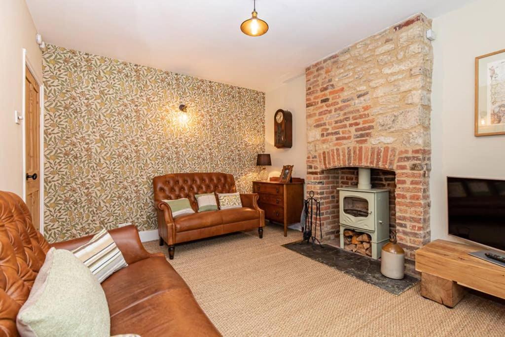 Oxfordshire Living - The Bowler Hat Cottage - Woodstock Eksteriør bilde