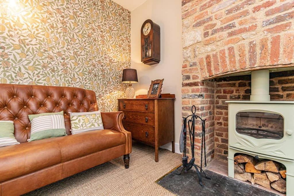 Oxfordshire Living - The Bowler Hat Cottage - Woodstock Eksteriør bilde