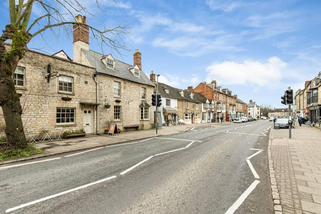 Oxfordshire Living - The Bowler Hat Cottage - Woodstock Eksteriør bilde