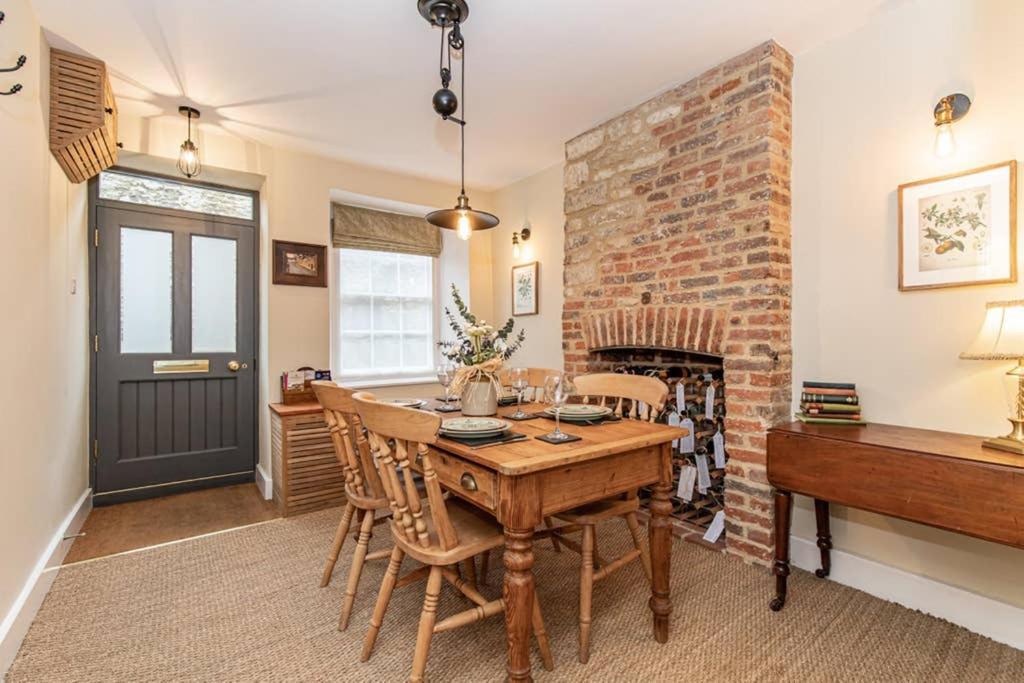 Oxfordshire Living - The Bowler Hat Cottage - Woodstock Eksteriør bilde